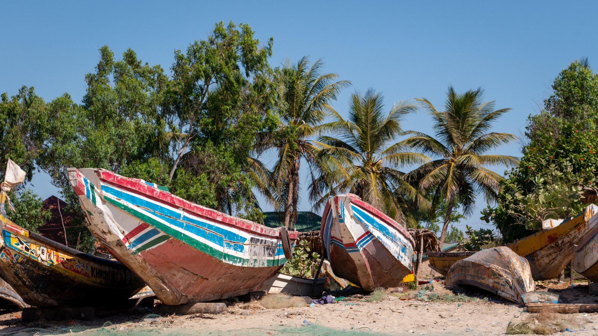 Bunte Boote in Gambia